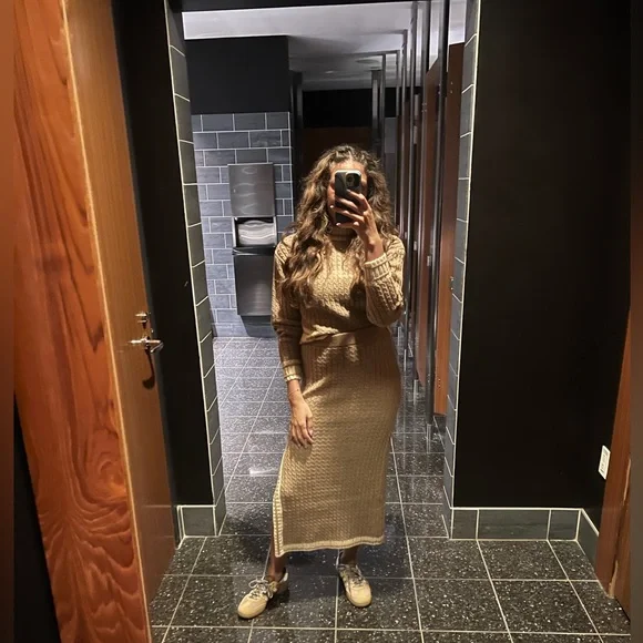 Worn Once Revolve Sweater Set - Picture 2 of 3